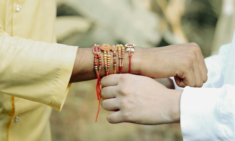 धार्मिक कथाओं के अनुसार रक्षाबंधन के पावन पर्व को मनाने की शुरुआत माता...