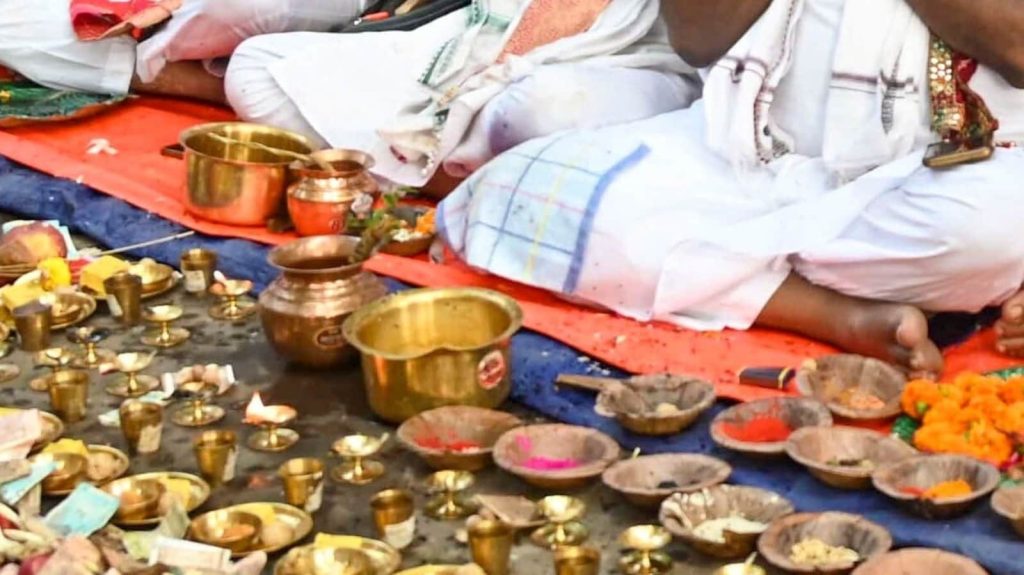 Pitru Paksha Shradh 2025 : पितृ पक्ष का हिंदू धर्म में विशेष महत्व होता है। पितृ पक्ष को...