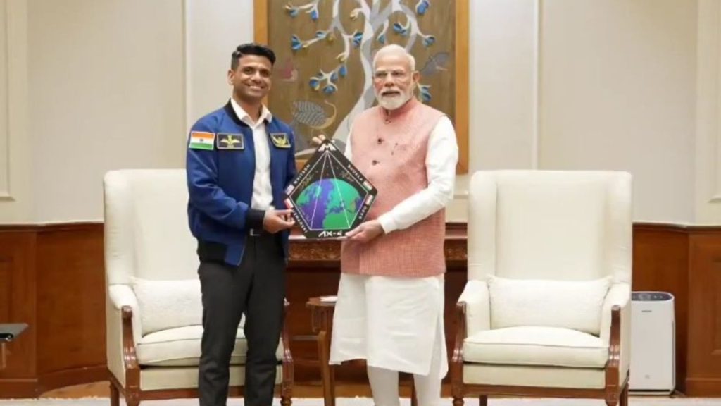 प्रधानमंत्री नरेंद्र मोदी ने सोमवार को भारतीय वायुसेना के ग्रुप कैप्टन...