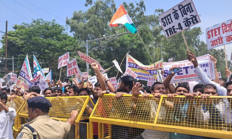 बिहार में शिक्षक पात्रता परीक्षा (STET) पास कैंडिडेट्स का आंदोलन अचानक भड़क...