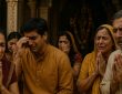 Crying In Temple: कई बार ऐसा होता है कि मंदिर में भगवान की मूर्ति निहारते-निहारते कई...