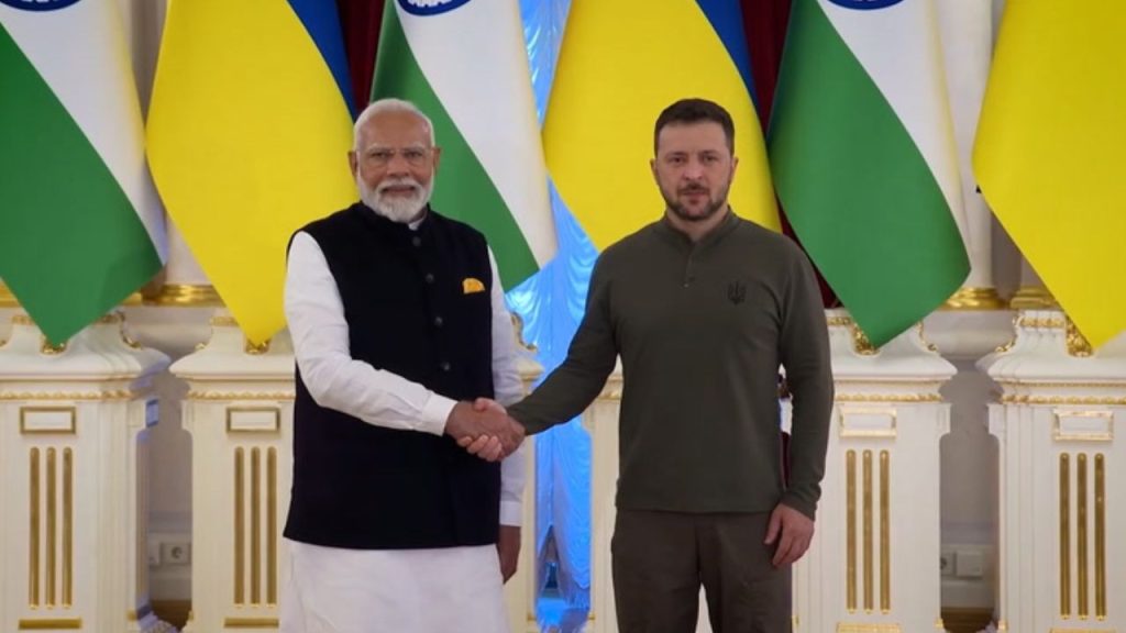 यूक्रेन के राष्ट्रपति वोलोडिमिर जेलेंस्की और पीएम मोदी के बीच फोन पर लंबी...