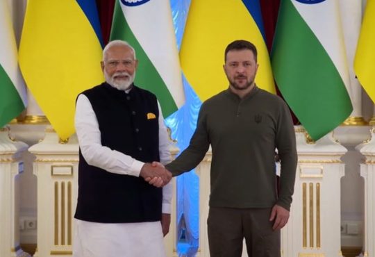 यूक्रेन के राष्ट्रपति वोलोडिमिर जेलेंस्की और पीएम मोदी के बीच फोन पर लंबी...