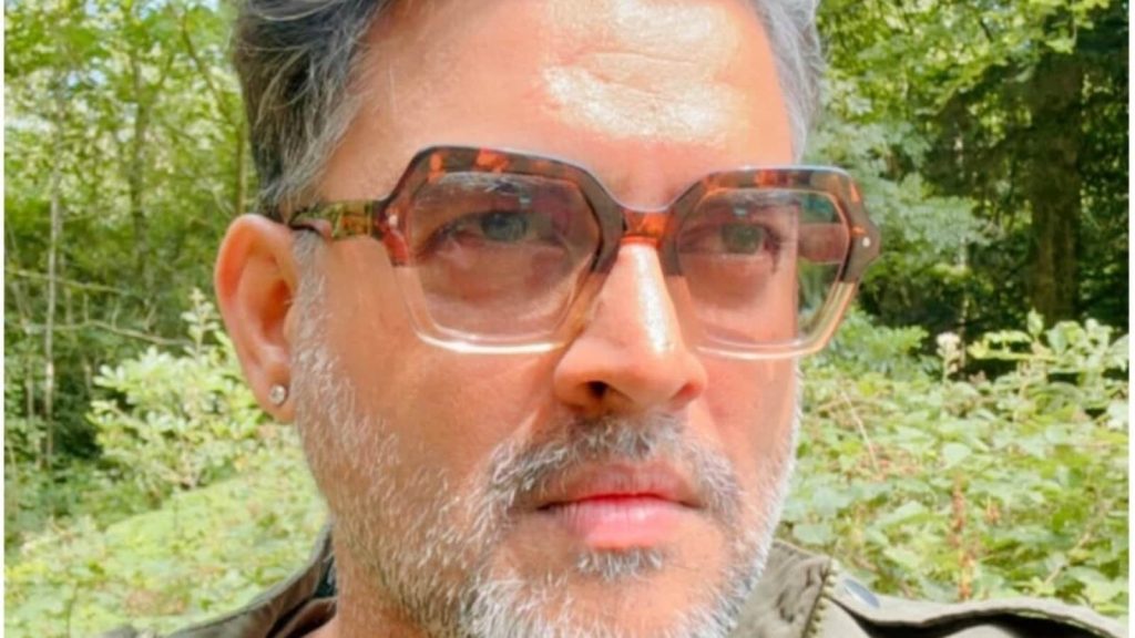 આર માધવન કહે છે કે લોકો વાળને પેઇન્ટ કરે છે કારણ કે તેમની સ્પર્ધા … आर माधवन का कहना है कि लोग बाल इसलिए रंगते हैं क्योंकि उनका मुकाबला...