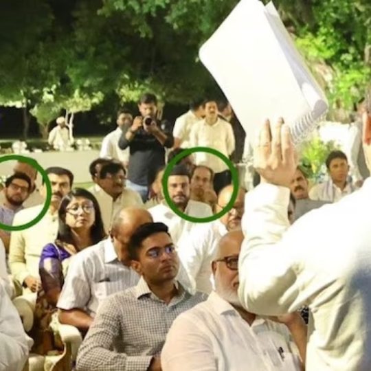 फडणवीस ने इस बात पर जोर दिया कि उद्धव हमेशा दिल्ली के सामने न झुकने की बात...