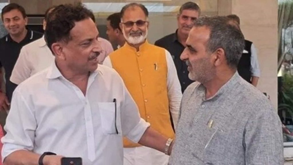 विपक्ष की तरफ से सोनिया गांधी और मल्लिकार्जुन खरगे जैसे नेताओं ने वोट दिया...