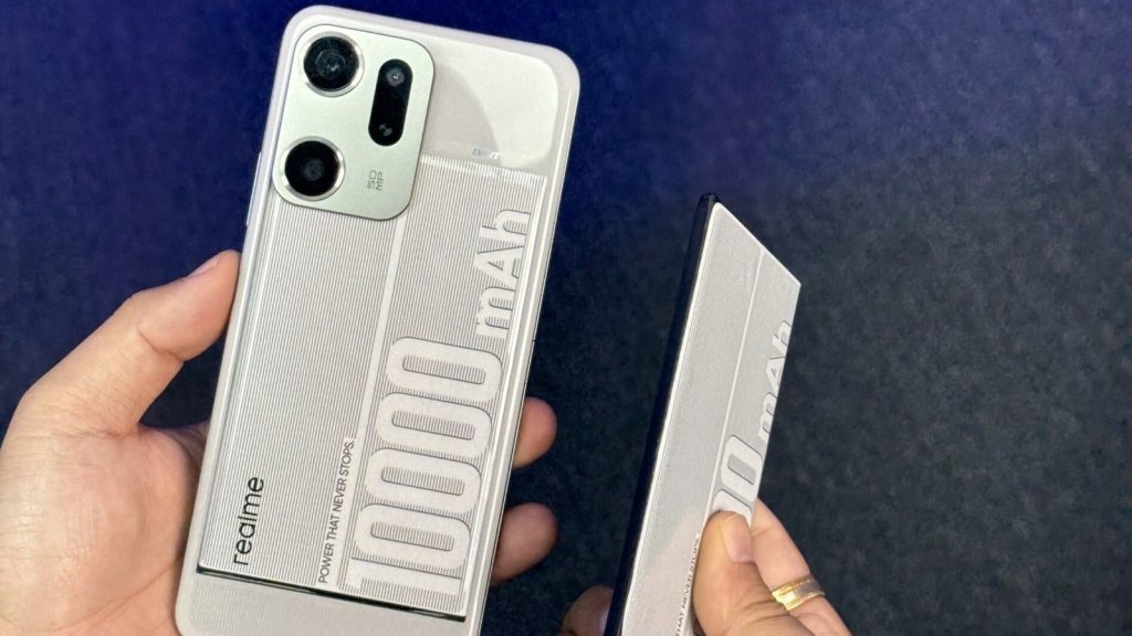 Realme ने इस साल की शुरुआत में 10,000mAh की बैटरी वाला एक कॉन्सेप्ट फोन लॉन्च किया था।...