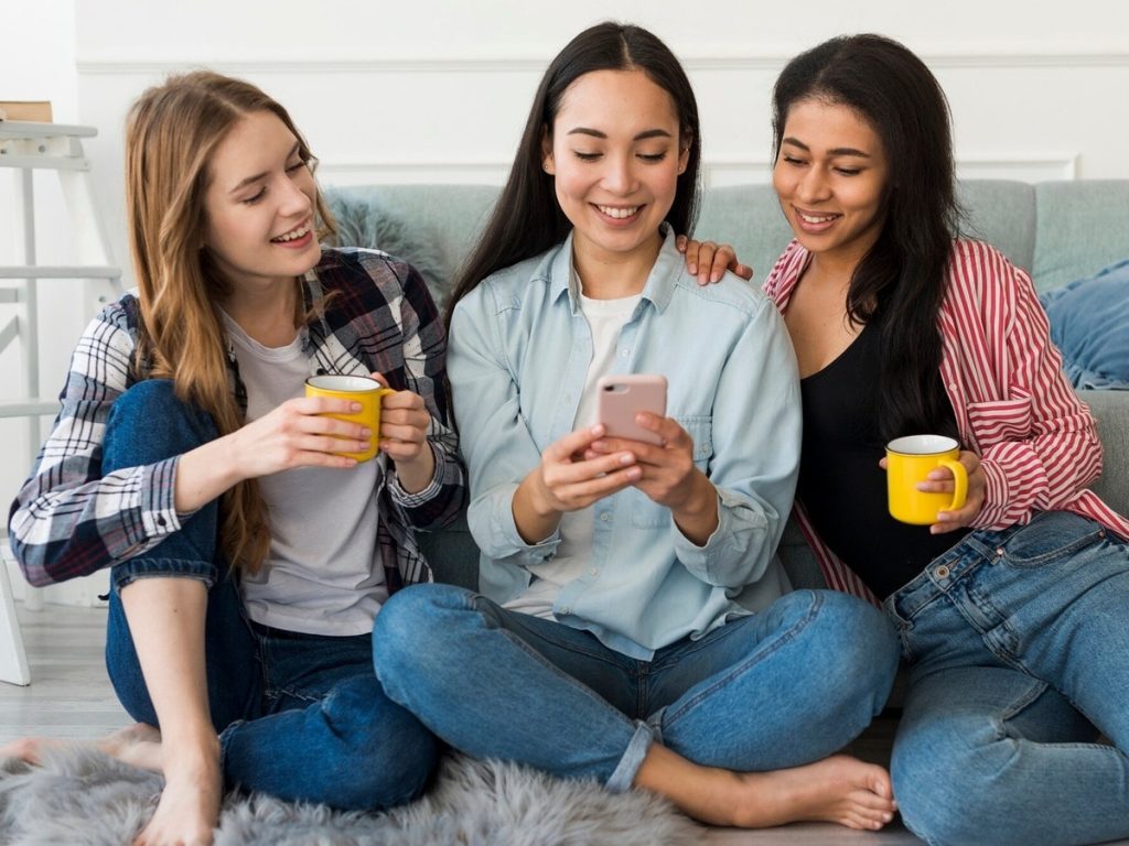 खुशखबरी! ₹100 तक सस्ते हुए BSNL के ये Plans, अब सिर्फ ₹399 में पाएं 3300GB डेटा और 1 महीना FREE...