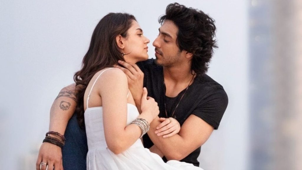 'सैयारा' के बजट की बात करें तो फिल्म 45 करोड़ रुपये के बजट में बनी है। 'सैयारा'...