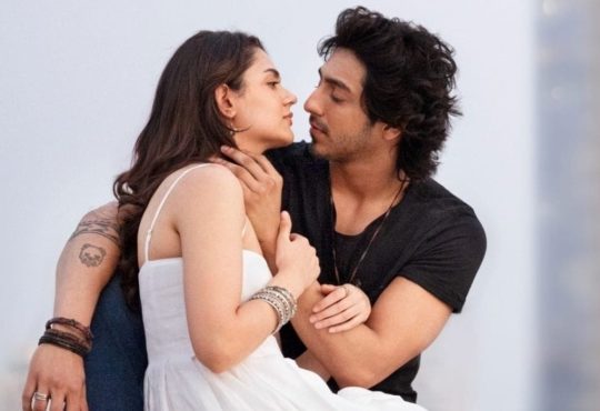 'सैयारा' के बजट की बात करें तो फिल्म 45 करोड़ रुपये के बजट में बनी है। 'सैयारा'...