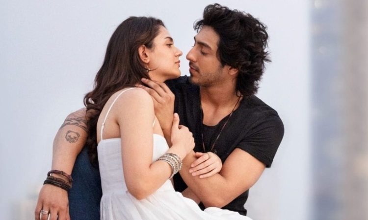 'सैयारा' के बजट की बात करें तो फिल्म 45 करोड़ रुपये के बजट में बनी है। 'सैयारा'...