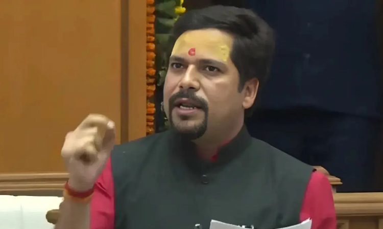 आम आदमी पार्टी के विधायक संजीव झा ने दिल्ली विधानसभा में मुख्यमंत्री रेखा...