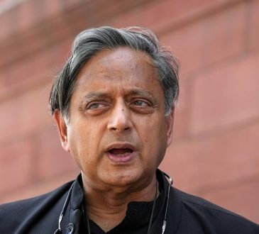 शशि थरूर ने कहा कि इसका निश्चित रूप से असर होगा क्योंकि हमारा उनके साथ 90 अरब...