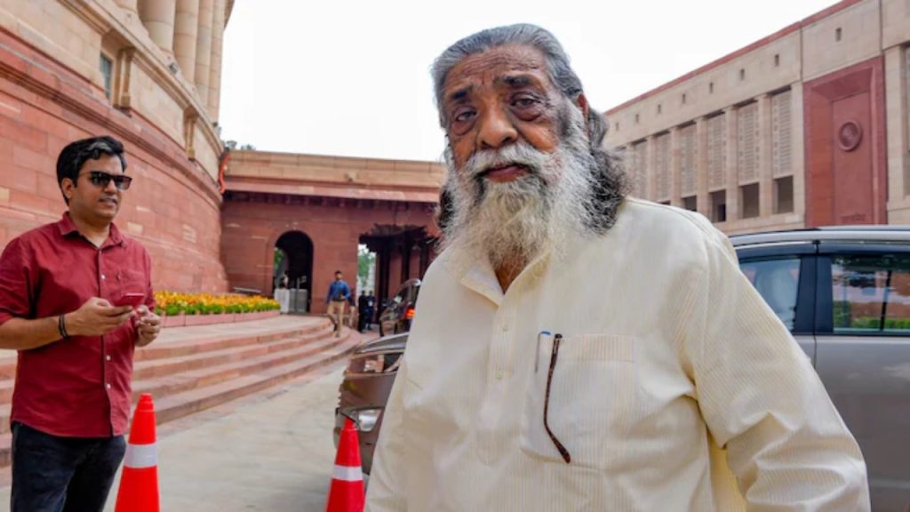 2019 के लोकसभा चुनाव हलफनामे के अनुसार, शिबू सोरेन की कुल संपत्ति 7.25 करोड़...