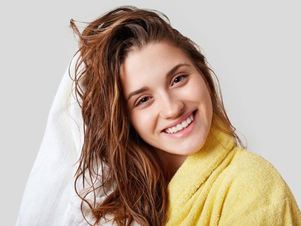 वास्तु शास्त्र: नहाने के तुरंत बाद ना करें ये काम, खराब हो सकते हैं...