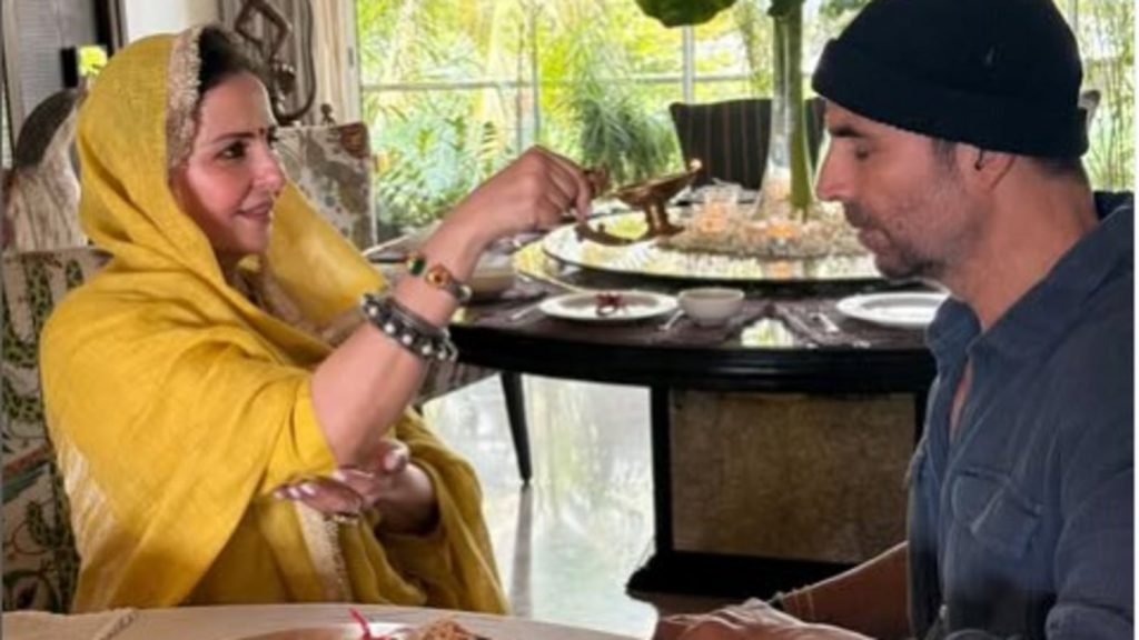 बॉलीवुड एक्टर अक्षय कुमार ने आज रक्षाबंधन के मौके पर बहन अल्का के साथ...