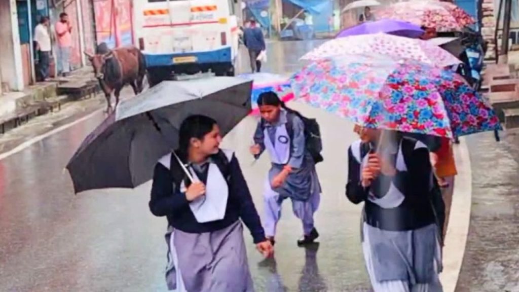 उत्तराखंड में भारी बारिश की आशंका को देखते हुए चमोली, रुद्रप्रयाग और...