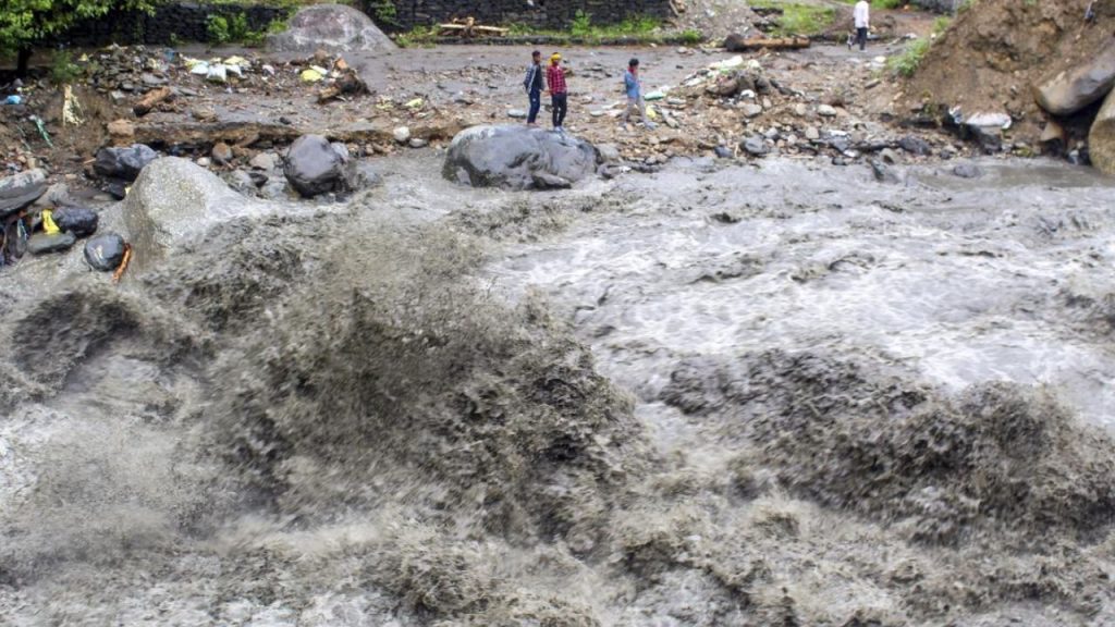 मामले की सुनवाई कर रही पीठ ने कहा कि विभिन्न रिपोर्टों और एक्सपर्ट्स के...
