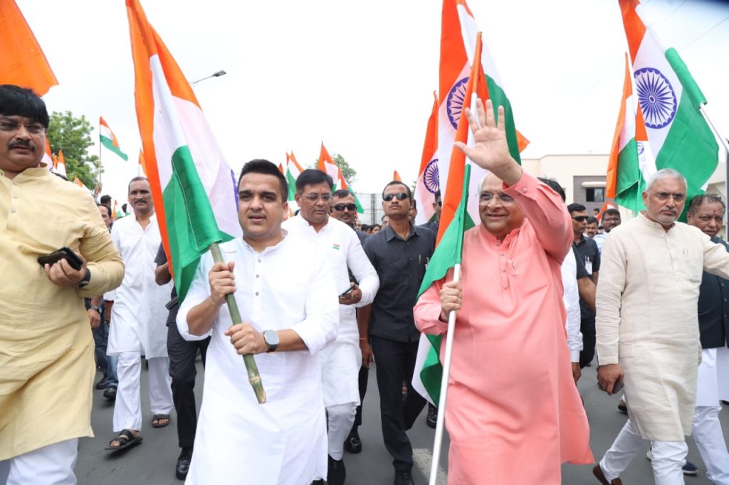 રાજકોટ, સુરત, વડોદરા અને અમદાવાદ ખાતે ૨ થી ૩ કિલોમીટર લાંબી ભવ્ય તિરંગા યાત્રા યોજાશે  