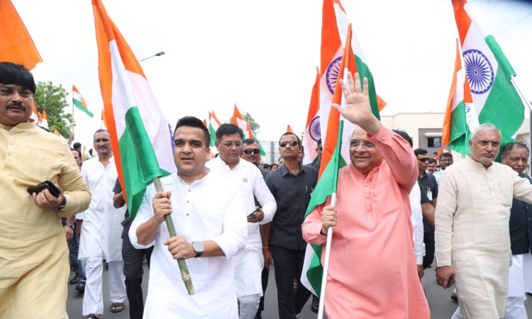 રાજકોટ, સુરત, વડોદરા અને અમદાવાદ ખાતે ૨ થી ૩ કિલોમીટર લાંબી ભવ્ય તિરંગા યાત્રા યોજાશે