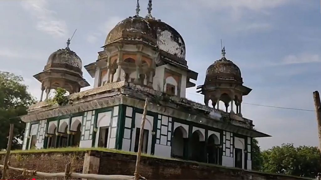 UP Mausoleum Vandalises: उत्तर प्रदेश के फतेहपुर में एक हिंदू संगठन के सदस्यों ने मकबरे...