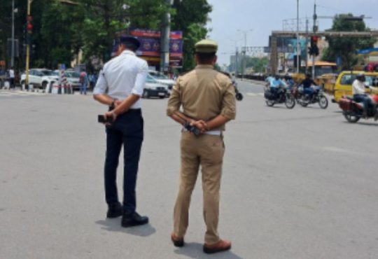 Lucknow Traffic Advisory: अगर आप लखनऊ में वाहन चलाते हैं और नो पार्किंग जोन में गाड़ी पार्क...