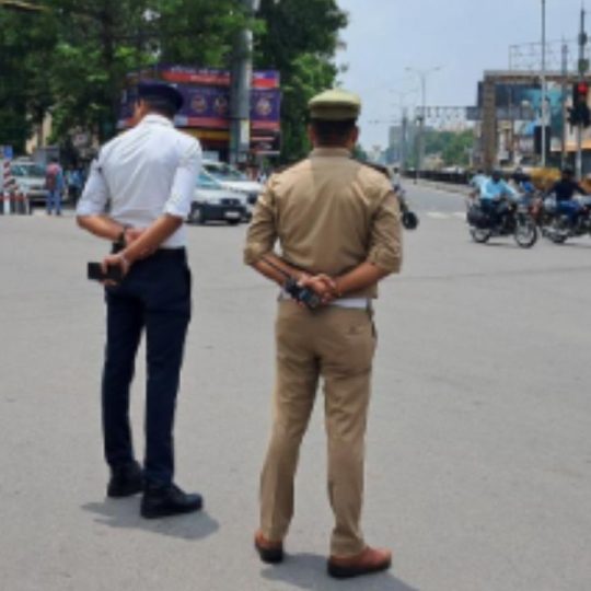 Lucknow Traffic Advisory: अगर आप लखनऊ में वाहन चलाते हैं और नो पार्किंग जोन में गाड़ी पार्क...