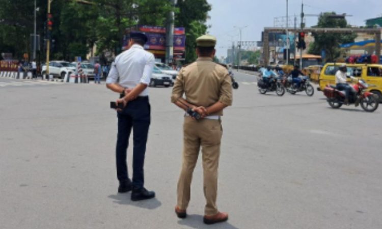 Lucknow Traffic Advisory: अगर आप लखनऊ में वाहन चलाते हैं और नो पार्किंग जोन में गाड़ी पार्क...