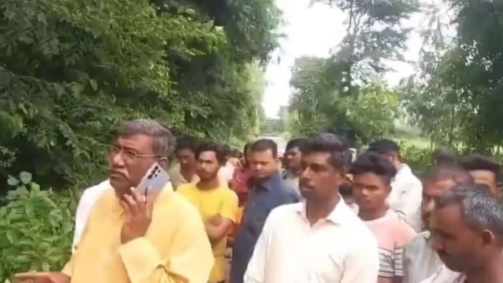 यह मामला हरगांव क्षेत्र के कोरिया उदनापुर गांव का है, जहां 24 घंटे से बिजली...