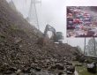 वीडियो में साफ देखा जा सकता है कि तेज बहाव ने घरों को माचिस की तीलियों की...