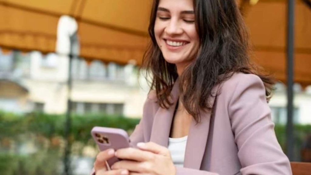 Vi ने नया REDX Family Plan लॉन्च किया है। यह पोस्टपेड प्लान 1601 रुपये का है। यह प्लान दो...