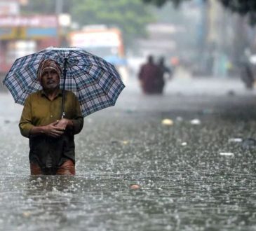 उत्तराखंड में भूस्खलन से स्थिति और बिगड़ गई है. सड़कें बंद होने से आवाजाही...