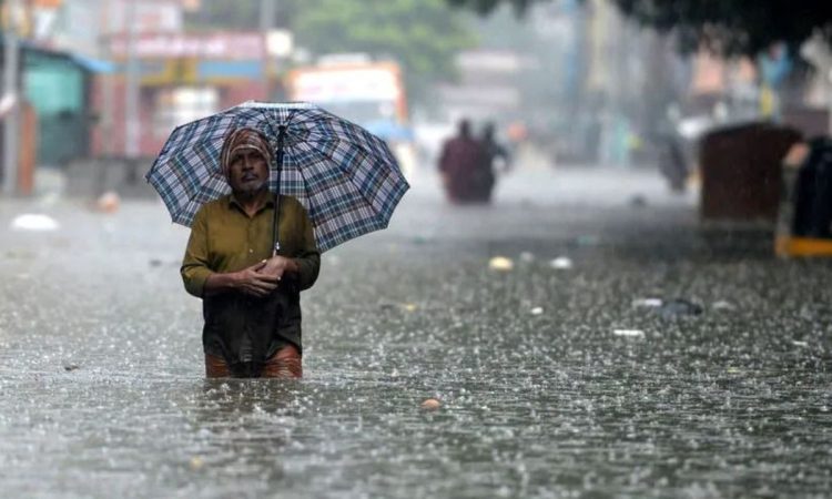 उत्तराखंड में भूस्खलन से स्थिति और बिगड़ गई है. सड़कें बंद होने से आवाजाही...