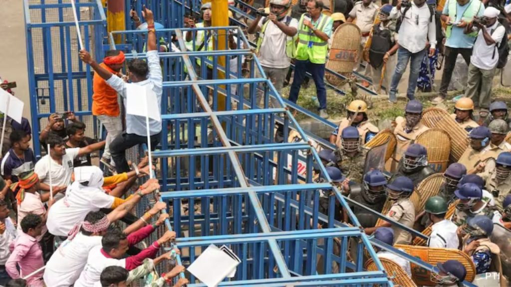 कोलकाता में पिछले साल आरजी कर मेडिकल कॉलेज की छात्रा के साथ हुई बलात्कार...