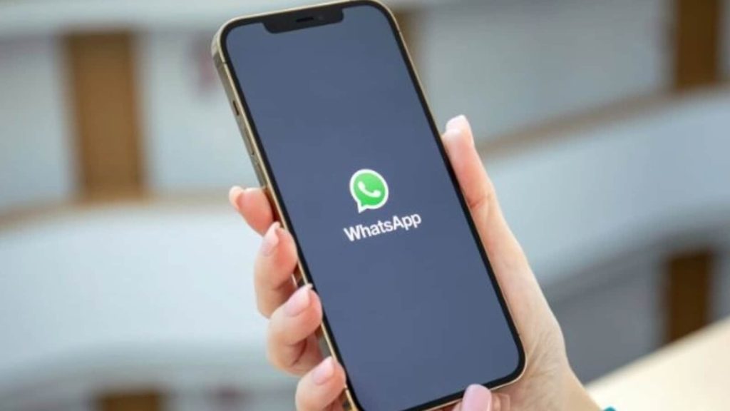 वॉट्सऐप के इस नए फीचर में यूजर्स को मेसेज मेन्यू के अंदर ही 'Ask Meta AI' का ऑप्शन...