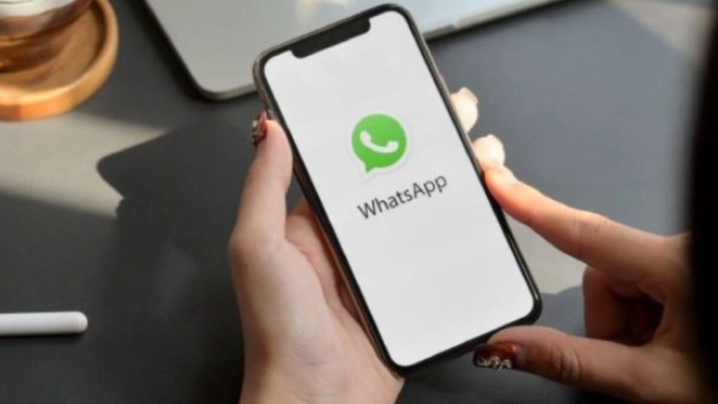 વોટ્સએપ વપરાશકર્તાઓને કૌભાંડથી બચાવવા માટે એક મજબૂત સુવિધા ફેરવી છે. તે … वॉट्सऐप ने यूजर्स को स्कैम से बचाने के लिए तगड़ा फीचर रोलआउट किया है। यह...