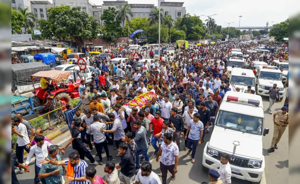 Children Violence: આજે આ તસ્વીરે દરેક માતા-પિતાને હચમચાવી નાખ્યા… બાળકોના માથા પર...