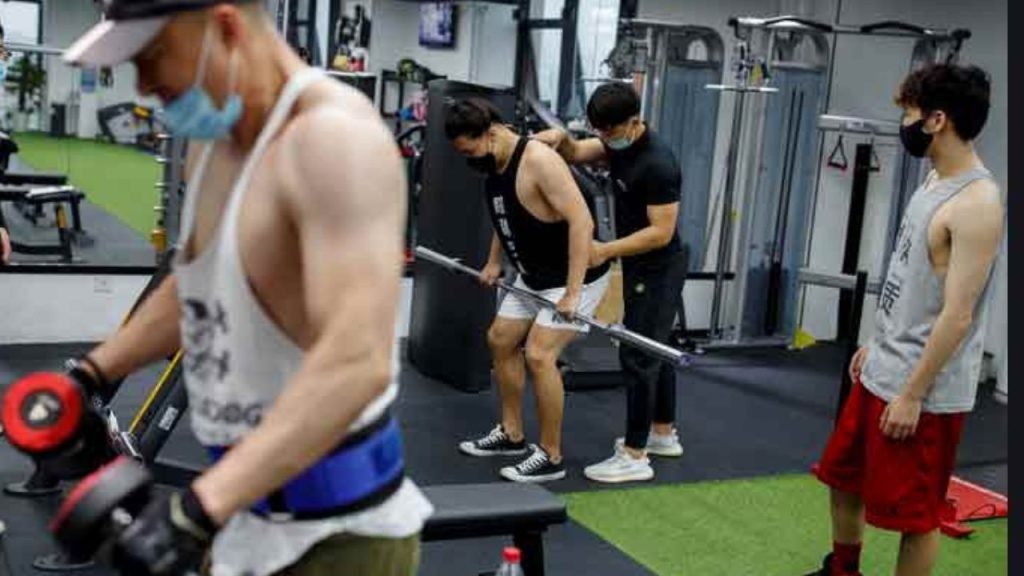 चीन के हांगझोउ शहर में एक जिम ने एक व्यक्ति को 300 साल की मेंबरशिप और आकर्षक...
