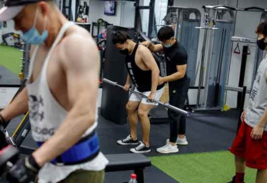 चीन के हांगझोउ शहर में एक जिम ने एक व्यक्ति को 300 साल की मेंबरशिप और आकर्षक...