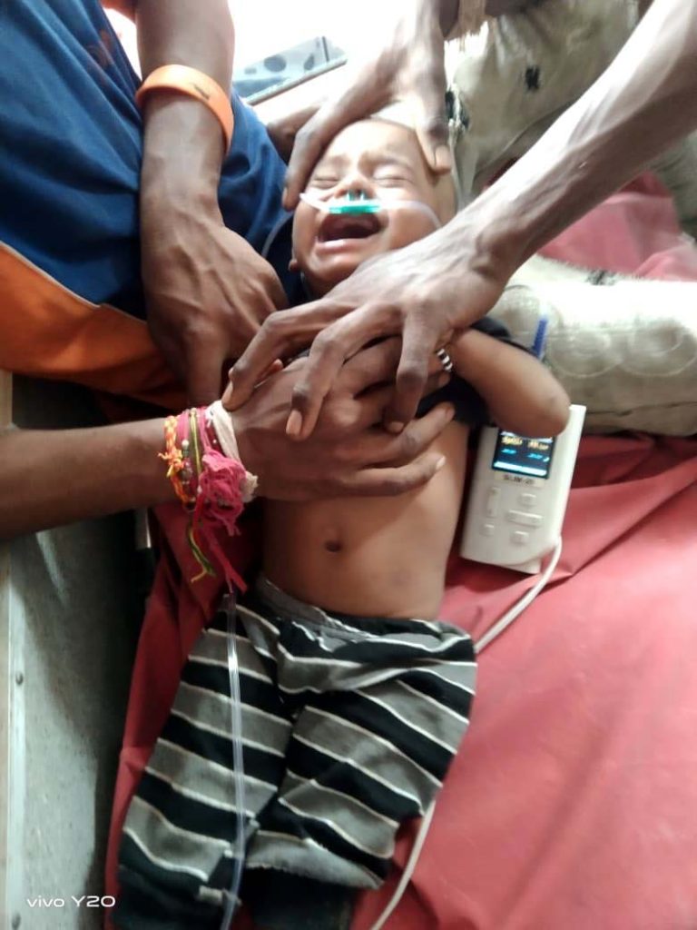 9 મહિનાના બાળકના ગળામાં મચ્છી ફસાતા જીવન જોખમાયું: ૧૦૮ની કુશળતાથી મળ્યું...