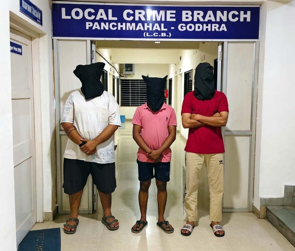 ગોધરા-અમદાવાદ હાઈવે પર લૂંટ કરવાની નવી મોડસ ઓપરન્ડી ગોધરા-અમદાવાદ હાઈવે પર લૂંટ કરવાની નવી મોડસ ઓપરન્ડી