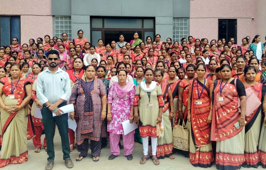 આશા વર્કર બહેનોને સરકારી કર્મચારી તરીકે નિમણૂંક કરી માસિક વેતનમાં વધારો… આશા વર્કર બહેનોને સરકારી કર્મચારી તરીકે નિમણૂંક કરી માસિક વેતનમાં વધારો...