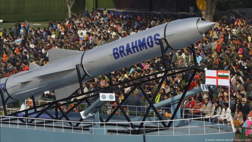 भारत और पाकिस्तान के बीच चार दिनों तक चली सैन्य झड़प ने भारत की रक्षा...