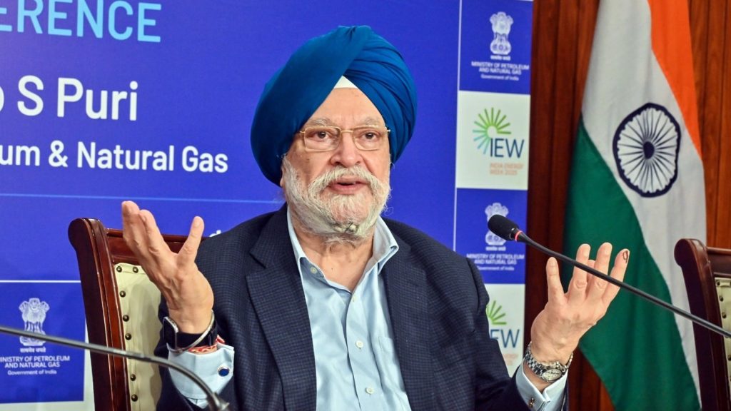 अमेरिका ने रूसी तेल की खरीद का हवाला देते हुए भारत पर 50 फीसदी टैरिफ लगा दिया...