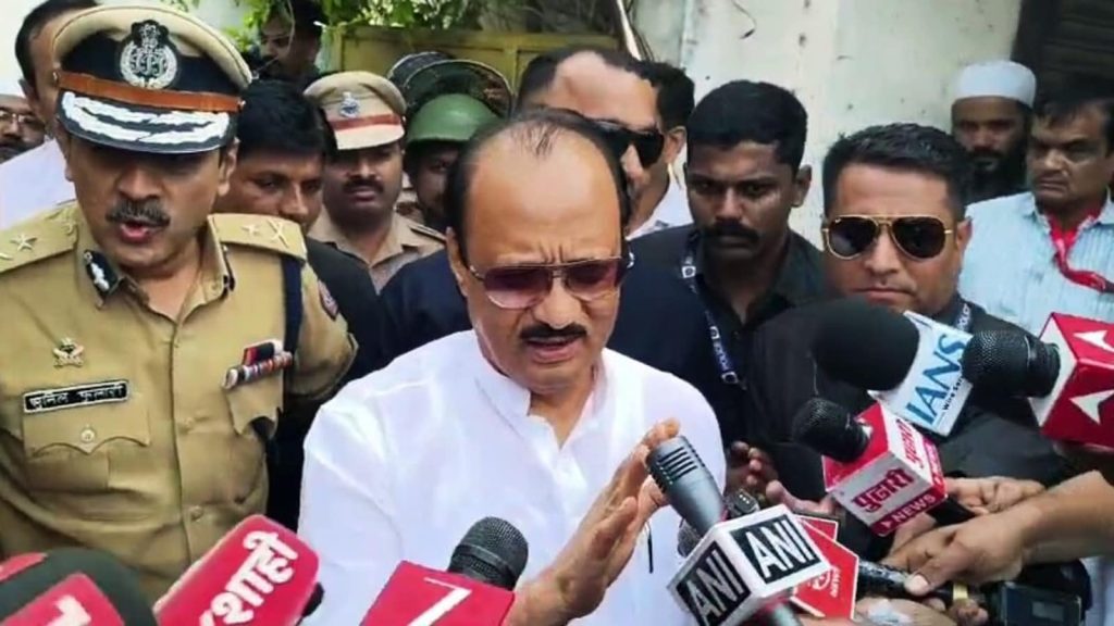 महाराष्ट्र में महिला IPS ऑफिसर से फोन पर बात करने के दौरान का वीडियो सोशल...