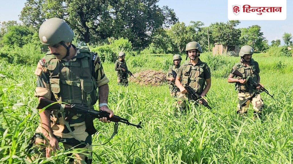 अधिकारियों को शक है कि संदिग्ध ड्रोन ने इस इलाके में या तो हथियार या फिर...