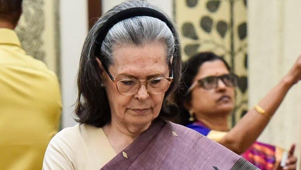कांग्रेस की वरिष्ठ नेता और पूर्व यूपीए चेयरपर्सन सोनिया गांधी के खिलाफ...
