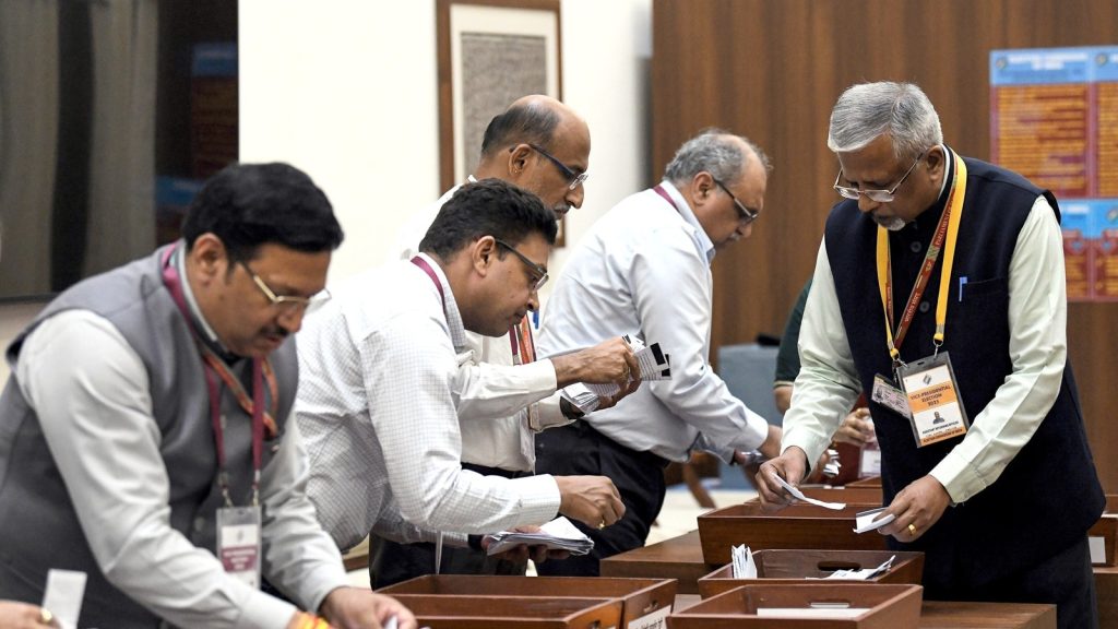 उपराष्ट्रपति चुनाव के नतीजे आने के दो घंटे के भीतर ही यह एकजुटता ढहती नजर...