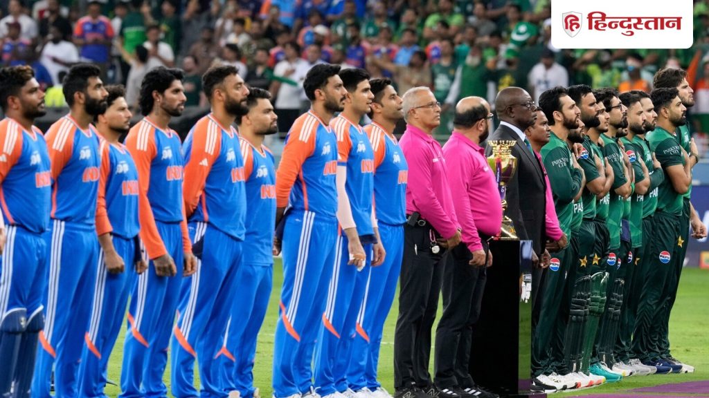 एशिया कप फाइनल मैच के दौरान पाकिस्तानी खिलाड़ियों शाहीन शाह अफरीदी और...