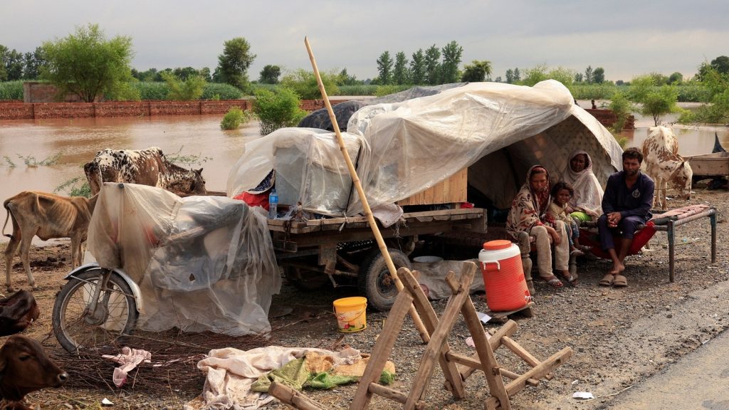 सिंधु जल संधि के स्थगन की वजह से पाकिस्तान में हाहाकार मच गया है। पहले संधि...